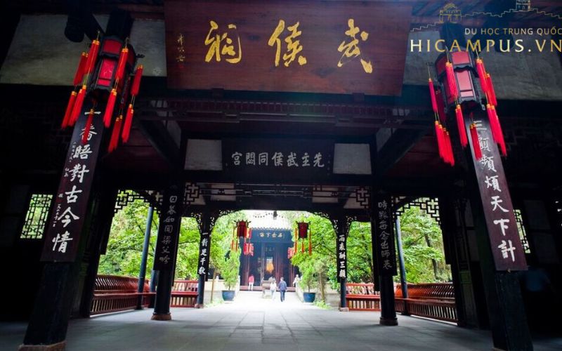 Lăng Wuhou nổi tiếng với bức tường đỏ lâu đời